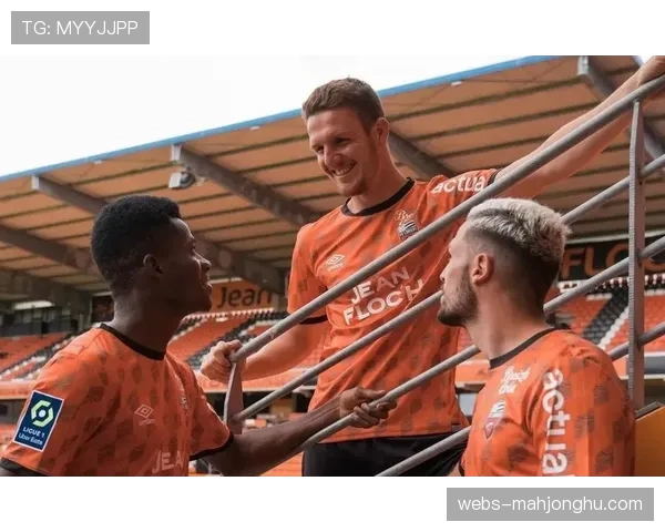 深度报道:球衣广告的数字化未来——法甲探索在转播画面中动态植入虚拟广告